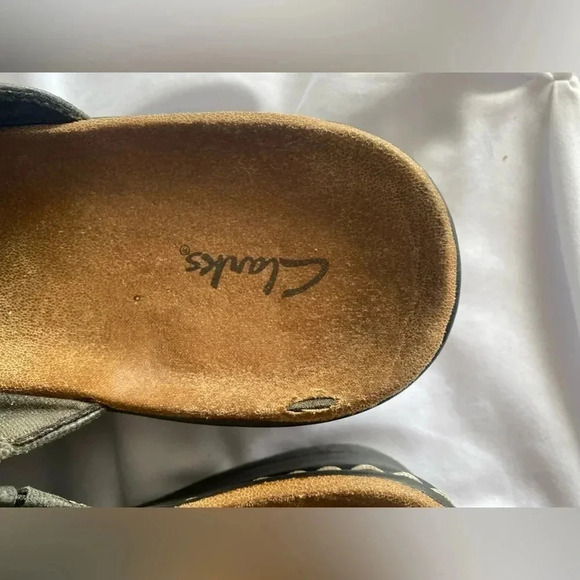 Clark’s Bendables Sandal Dark Brown Leather Upper Straps 2” Heel Women’s 8 GUC - Picture 10 of 11